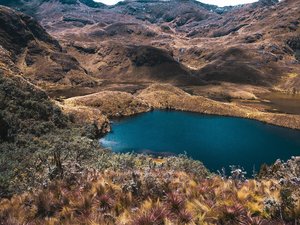 Kleiner See im ecuadorianischen Hochland